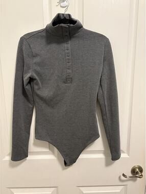 Express Body Contour Gray Long Sleeve Button-Up Bodysuit Size S